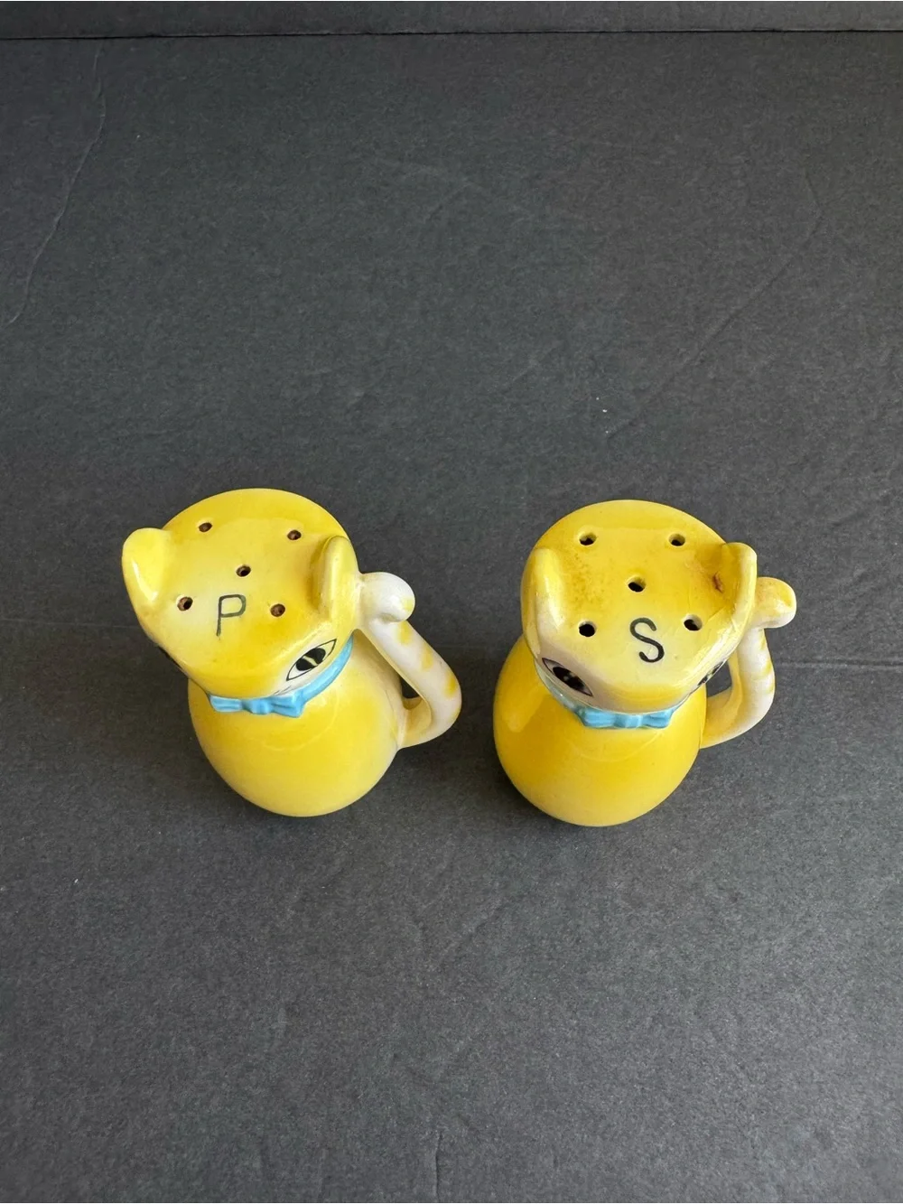 Lipper & Mann Yellow Cat Salt Pepper Shakers Anthropomorphic Vintage 50s Kitten